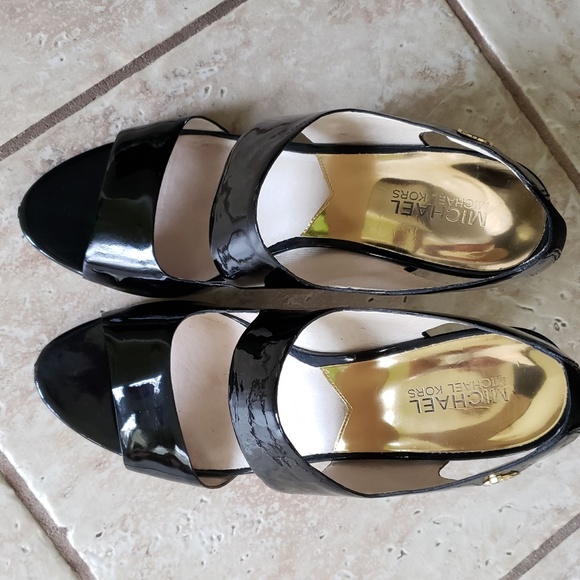 MICHAEL KORS WOMEN'S ROCHELLE OPEN TOE SHOES: BLACK PATENT 9M PRE-OWNED W/BOX - Picture 9 of 16